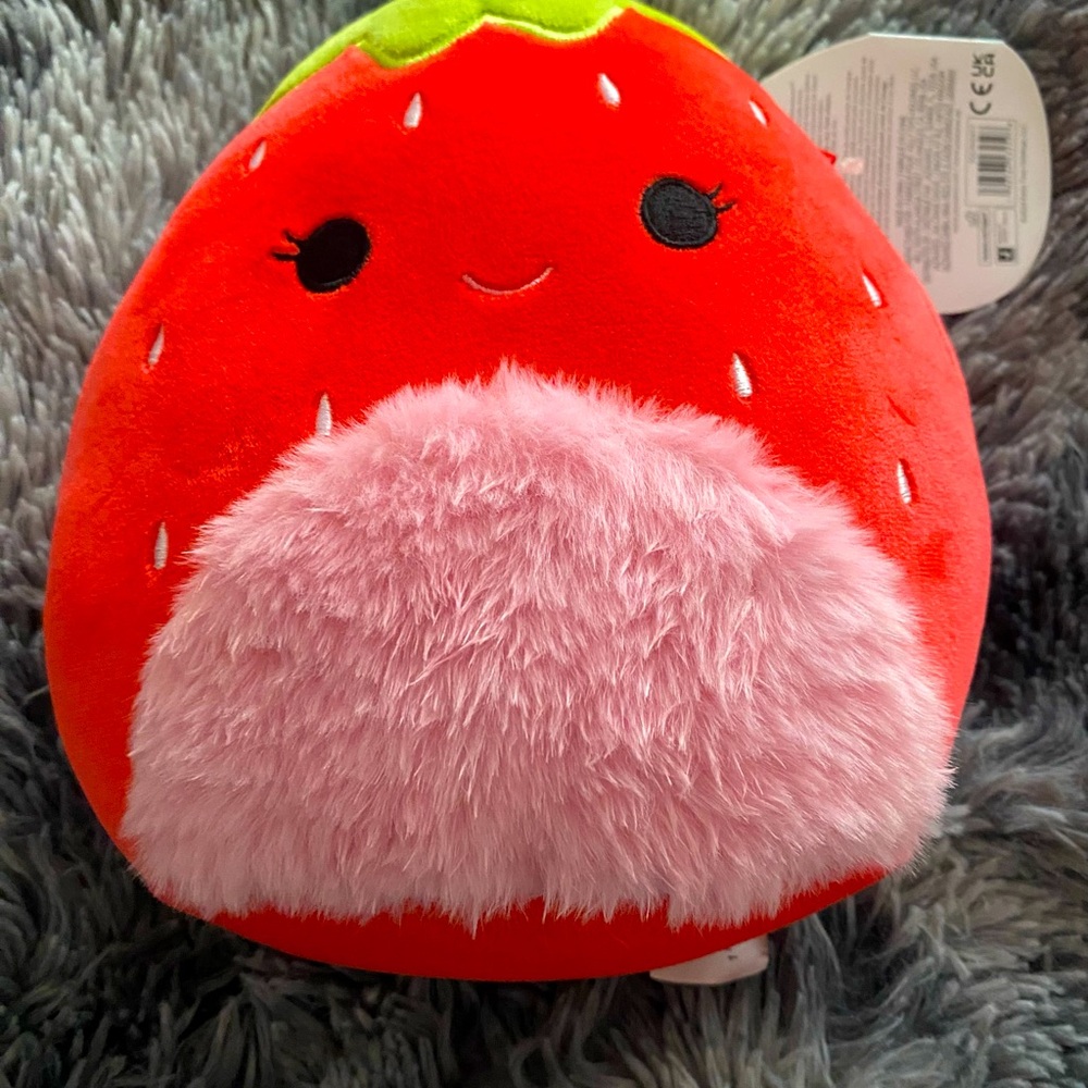 Squishmallows Scarlet the Strawberry! 🍓 new